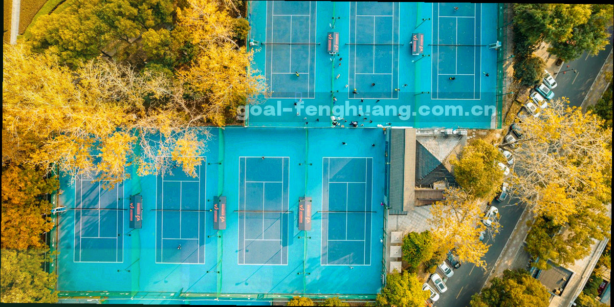 信封与电话听筒的抽象线条组合，代表联系途径